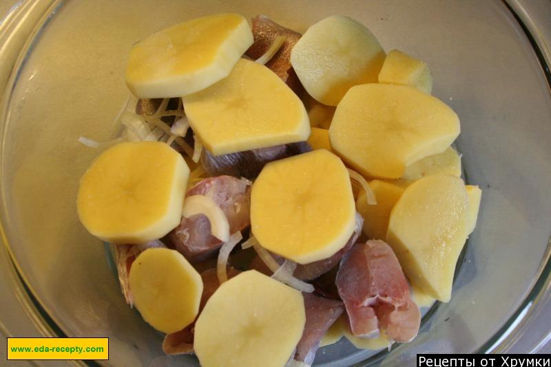 Шаг 5 приготовления Хек запеченный с картофелем и сыром