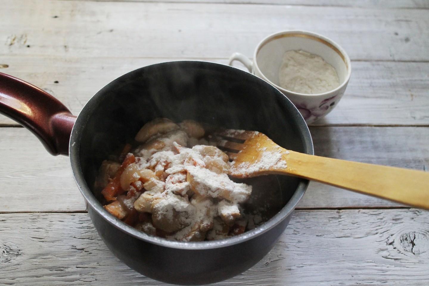 Шаг 6 приготовления Гуляш без картошки с курицей
