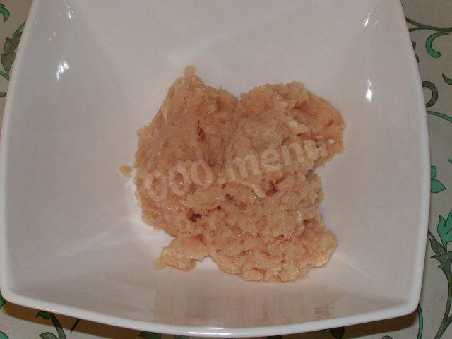 Шаг 2 приготовления Диетические куриные котлеты на пару в пароварке