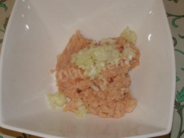 Шаг 3 приготовления Диетические куриные котлеты на пару в пароварке