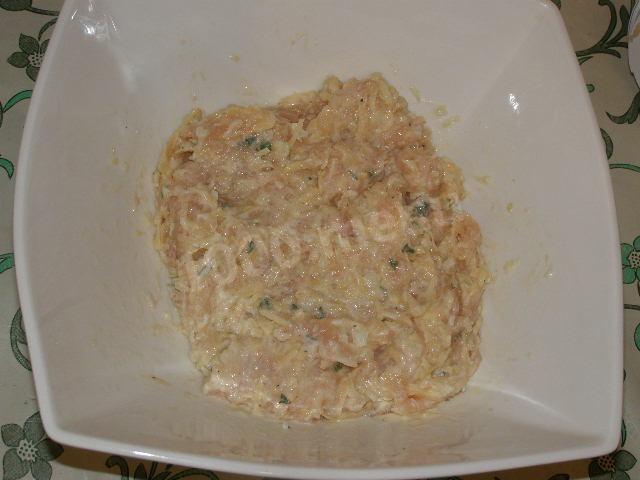 Шаг 7 приготовления Диетические куриные котлеты на пару в пароварке