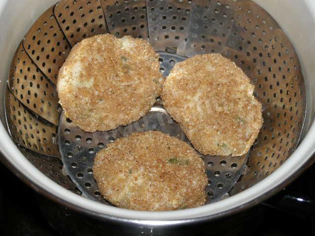 Шаг 9 приготовления Диетические куриные котлеты на пару в пароварке