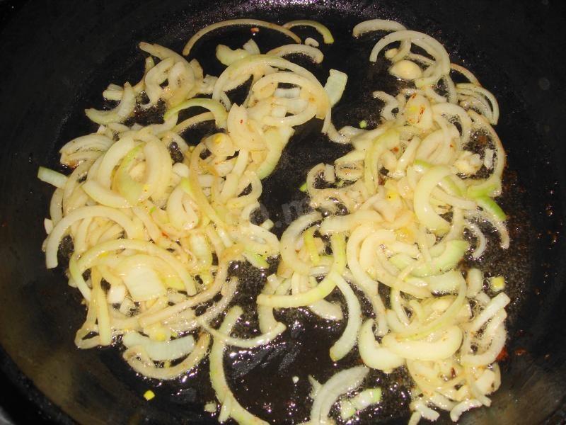Шаг 2 приготовления Капуста тушеная с куриными сердечками