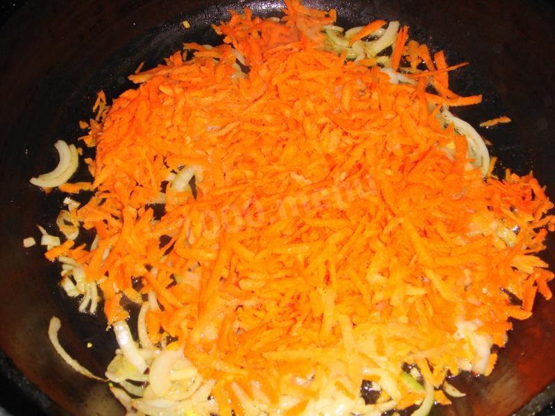 Шаг 3 приготовления Капуста тушеная с куриными сердечками