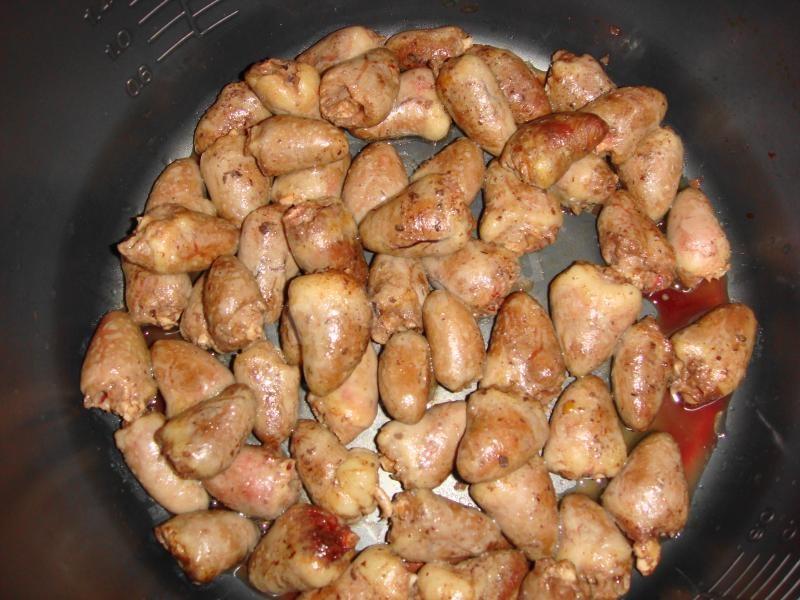 Шаг 5 приготовления Капуста тушеная с куриными сердечками
