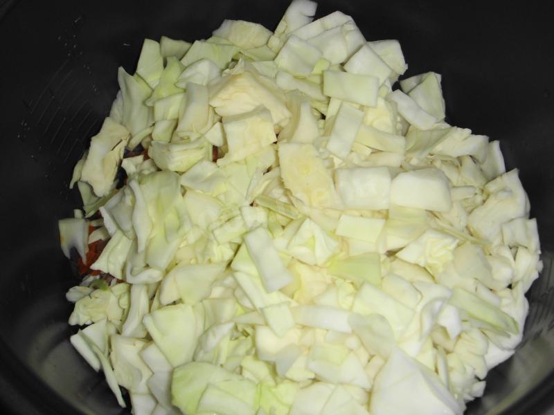 Шаг 8 приготовления Капуста тушеная с куриными сердечками