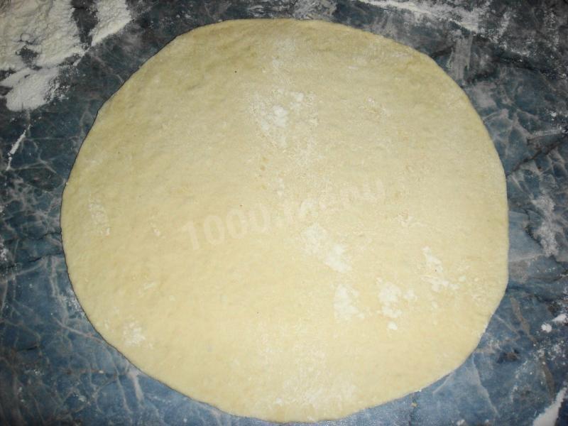 Шаг 2 приготовления Пицца с моцареллой закрытая Дорожная