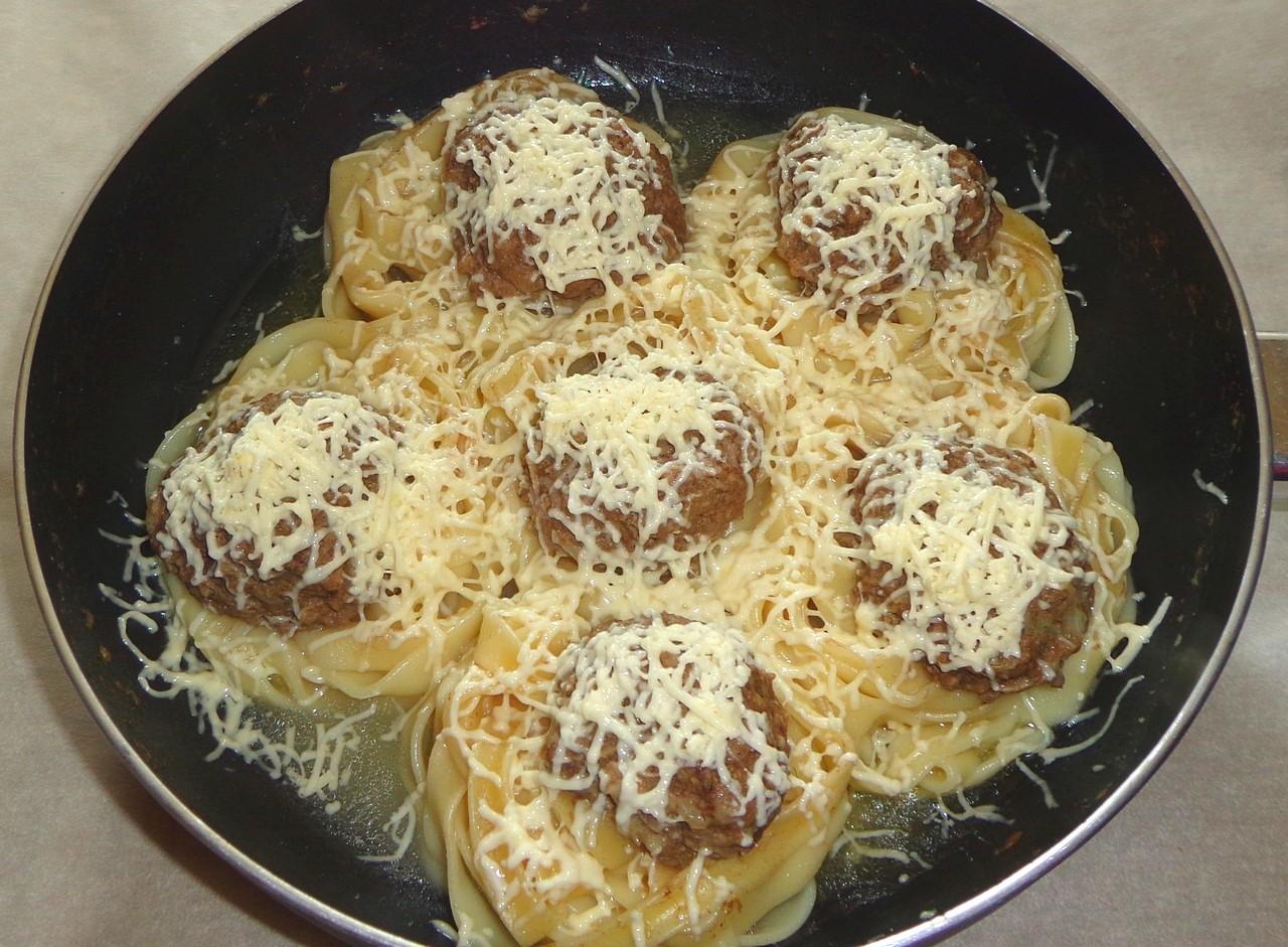 Шаг 7 приготовления Макаронные гнезда без соуса с мясом кролика и пармезаном
