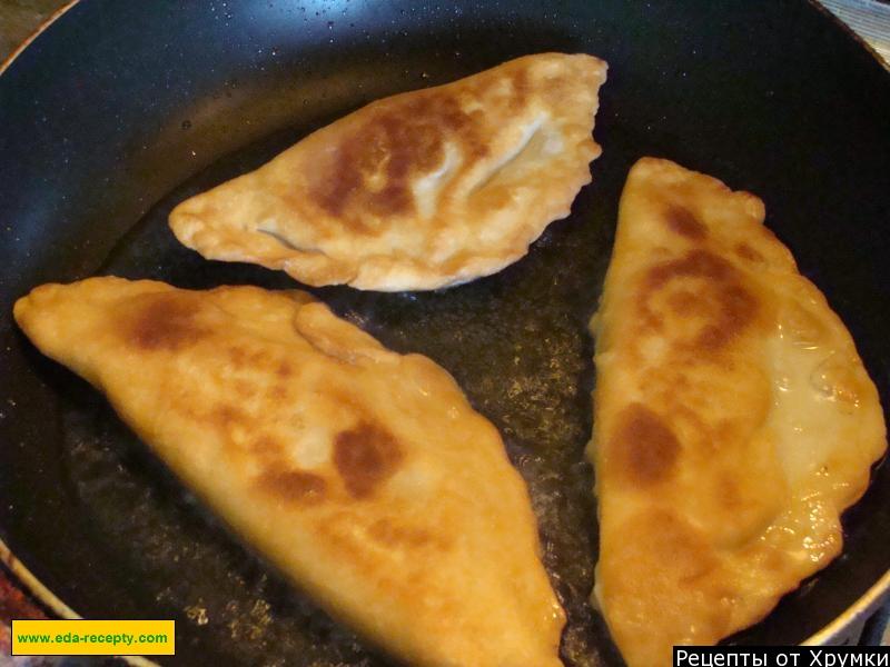 Шаг 6 приготовления Хрустящие чебуреки с мясом