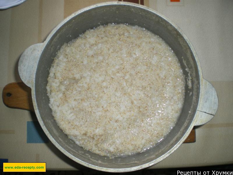 Шаг 2 приготовления Рис с ячневой крупой и тушенкой