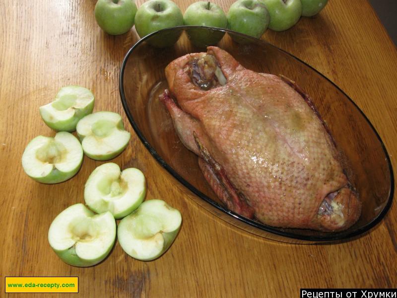 Шаг 2 приготовления Запеченная утка с яблоками, корицей медом и горчицей