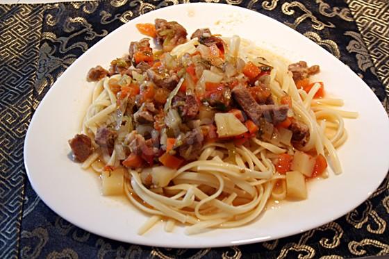 Обложка рецепта Густая лапша с мясоовощной подливкой
