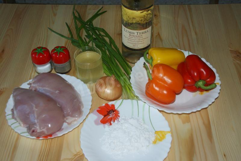 Шаг 1 приготовления Гуляш из куриных грудок