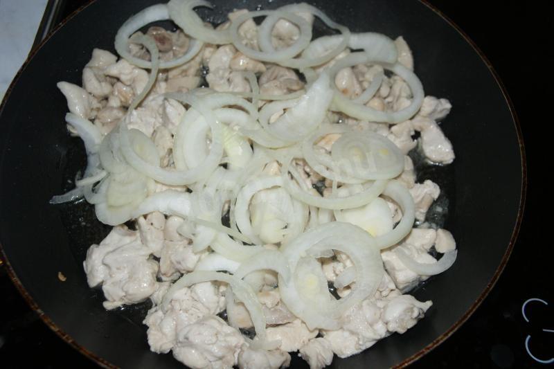 Шаг 7 приготовления Гуляш из куриных грудок