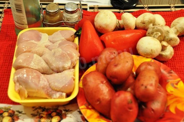 Шаг 1 приготовления куриные ножки с шампиньонами в духовке в горшочке
