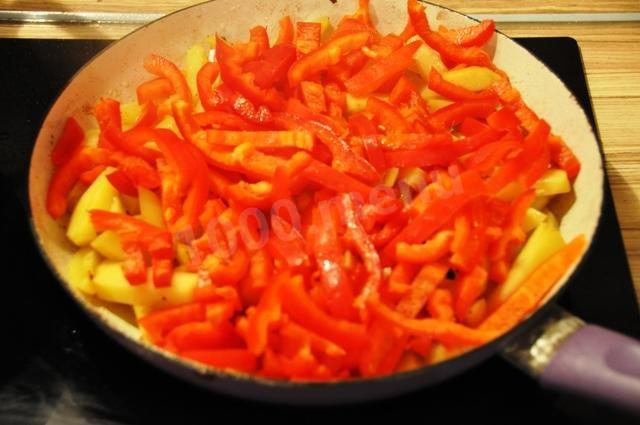 Шаг 11 приготовления куриные ножки с шампиньонами в духовке в горшочке