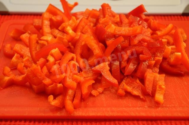 Шаг 6 приготовления куриные ножки с шампиньонами в духовке в горшочке