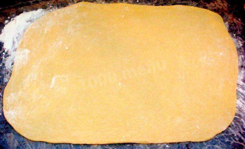 Шаг 12 приготовления Дрожжевой рулет с изюмом Бабушкина салфетка