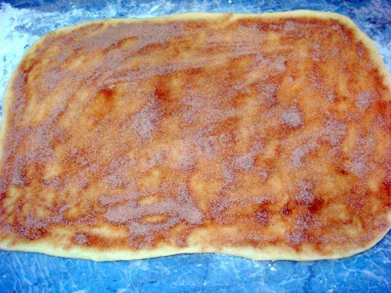 Шаг 16 приготовления Дрожжевой рулет с изюмом Бабушкина салфетка