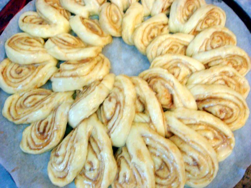 Шаг 21 приготовления Дрожжевой рулет с изюмом Бабушкина салфетка