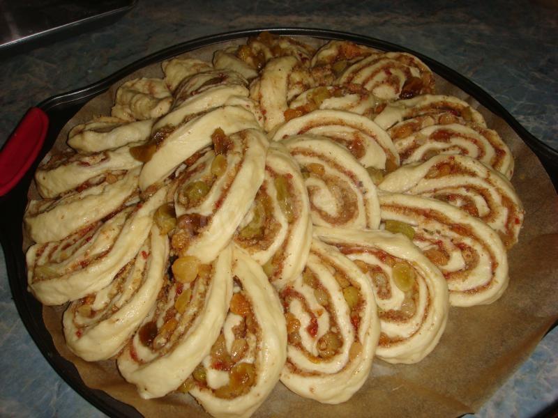 Шаг 22 приготовления Дрожжевой рулет с изюмом Бабушкина салфетка