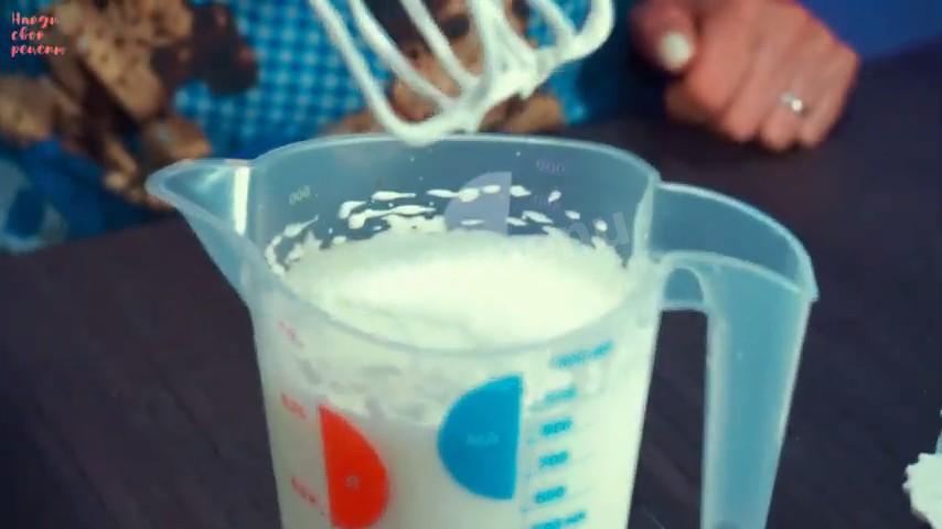 Шаг 8 приготовления Торт из зефира с клубникой без выпечки
