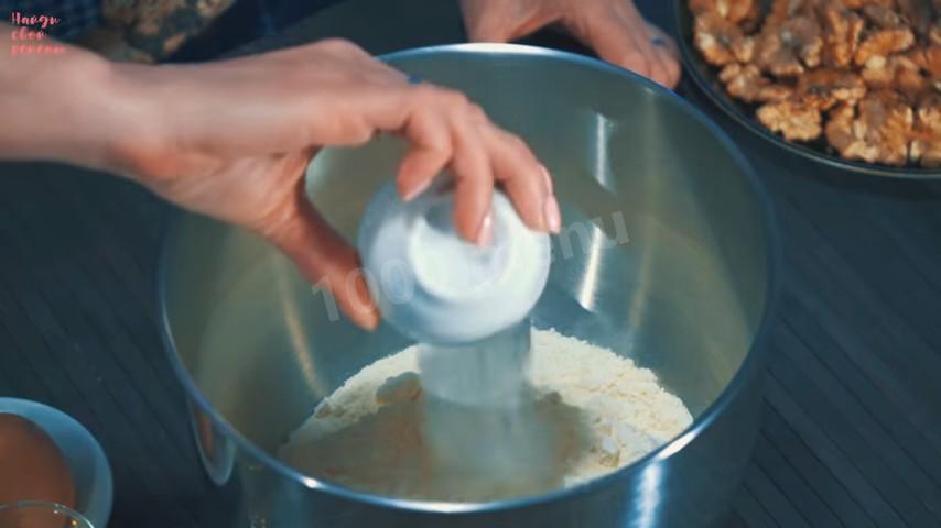 Шаг 2 приготовления Пахлава из слоёного теста с орехами по-турецки