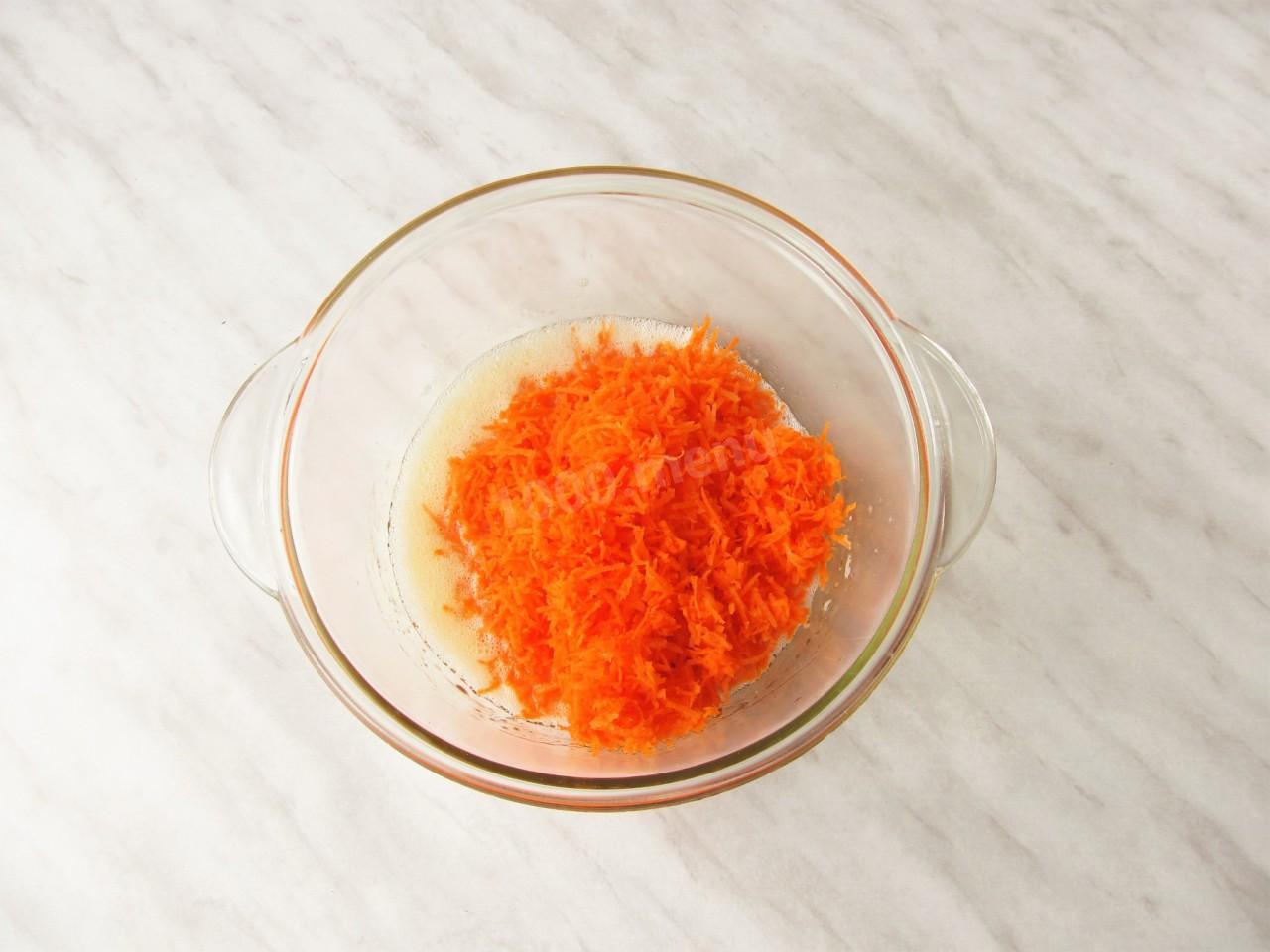 Шаг 6 приготовления Морковные маффины с корицей