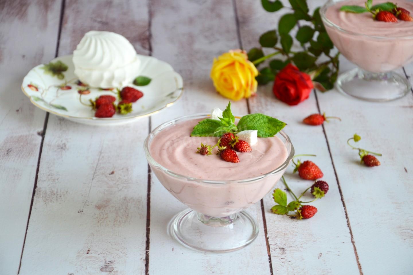 Шаг 13 приготовления Мусс из зефира с клубникой и земляникой