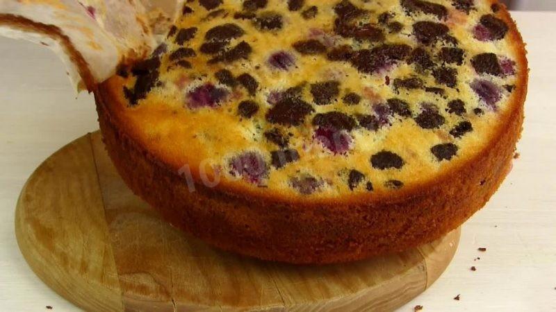 Шаг 11 приготовления Пирог вишня в шоколаде