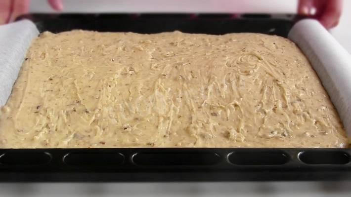 Шаг 6 приготовления Пирожное Белочка с орехами и сгущёнкой