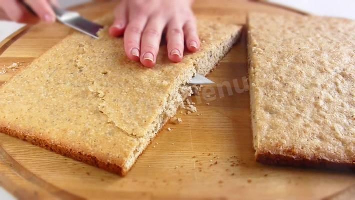 Шаг 9 приготовления Пирожное Белочка с орехами и сгущёнкой