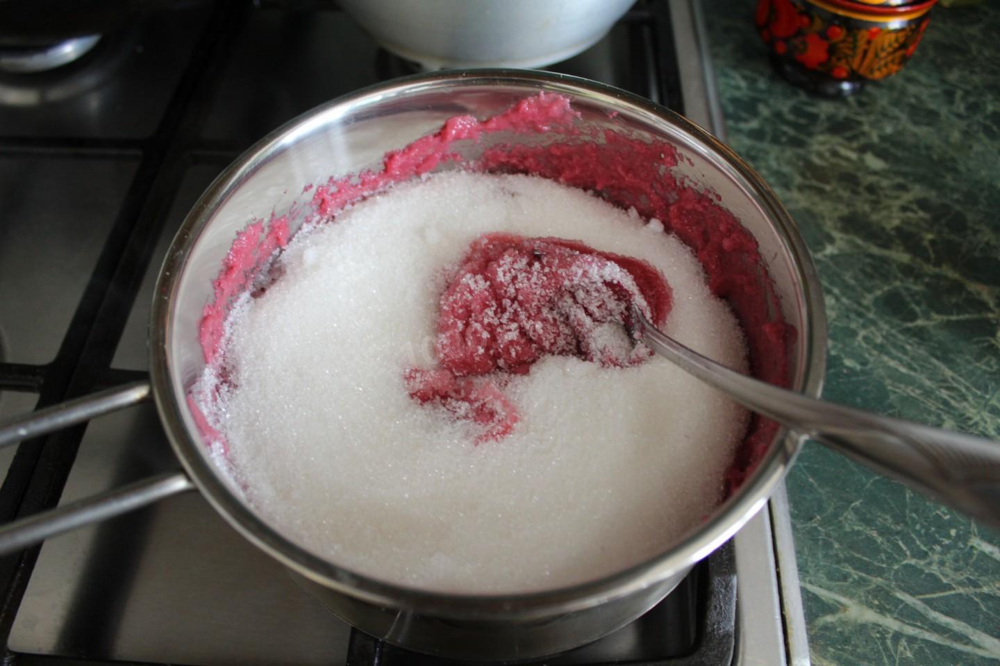 Шаг 9 приготовления Мусс клюквенный с манной крупой