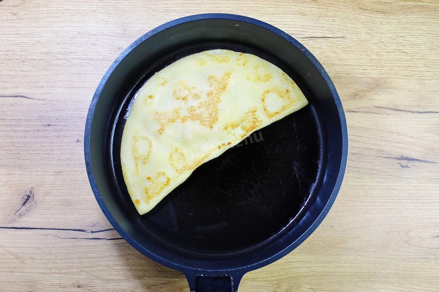 Шаг 11 приготовления Блины с мясом или ленивые чебуреки