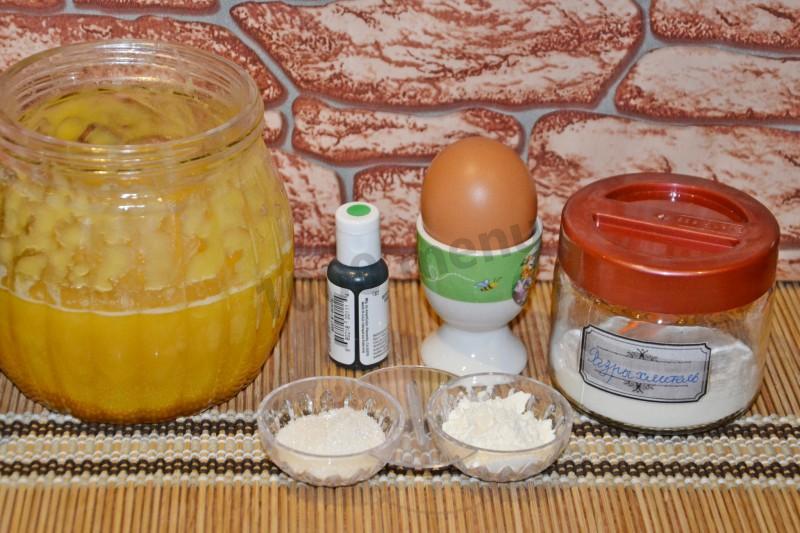 Шаг 1 приготовления Бисквитный мох для декора торта