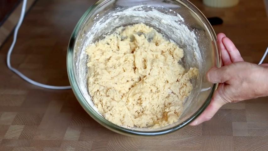 Шаг 7 приготовления Молочные коржики по ГОСТу
