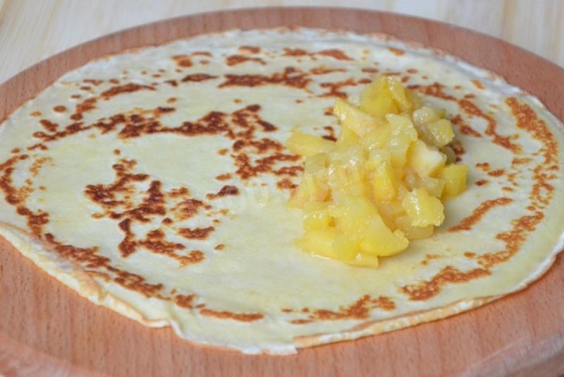 Шаг 12 приготовления Блины с яблоками и корицей