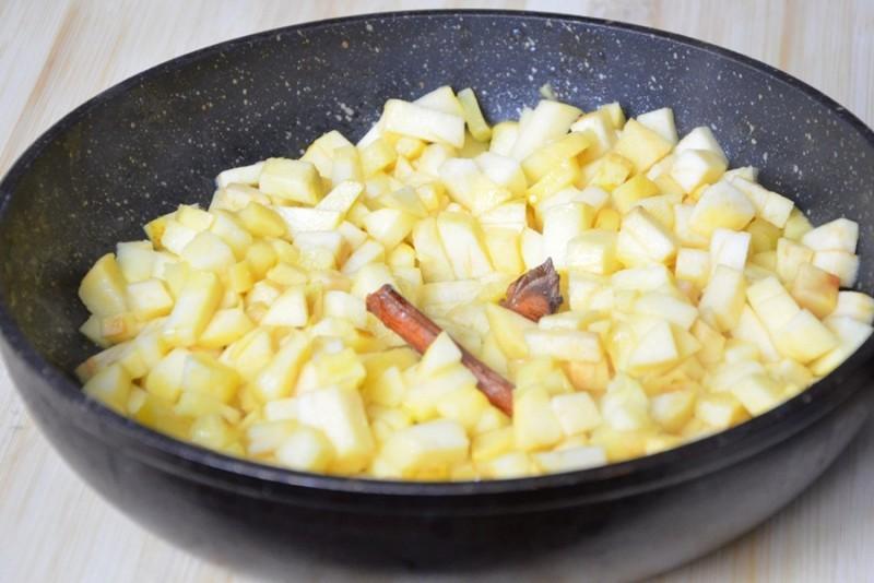 Шаг 9 приготовления Блины с яблоками и корицей