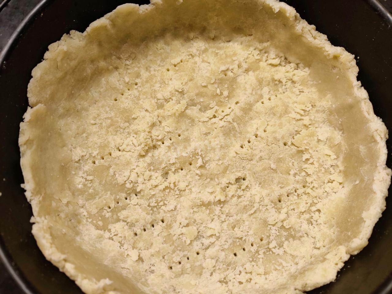 Шаг 4 приготовления Песочный пирог с творогом и сметаной