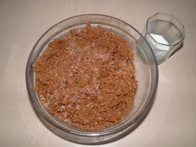 Шаг 7 приготовления Пирожное Картошка из сухарей с фундуком и сгущенкой