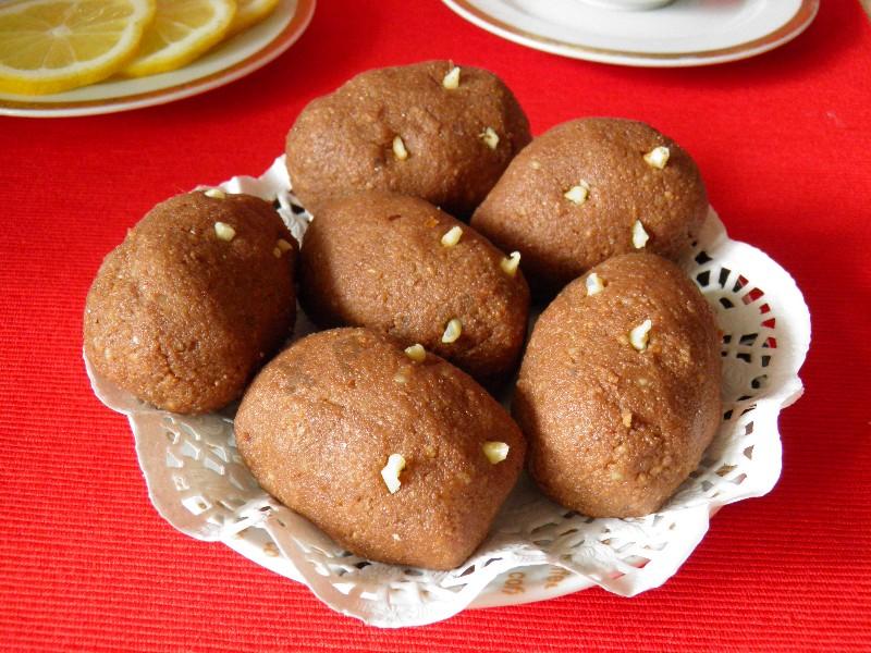 Обложка рецепта Пирожное Картошка из сухарей с фундуком и сгущенкой