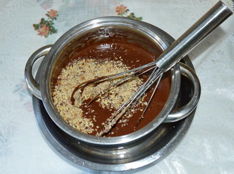 Шаг 12 приготовления Шоколадное мороженое с орехами в блендере