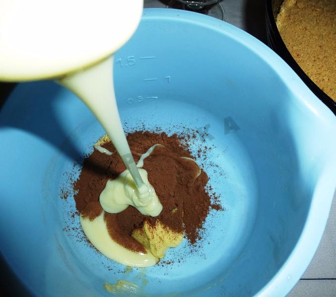 Шаг 5 приготовления Пирожное картошка на песочном печенье с какао