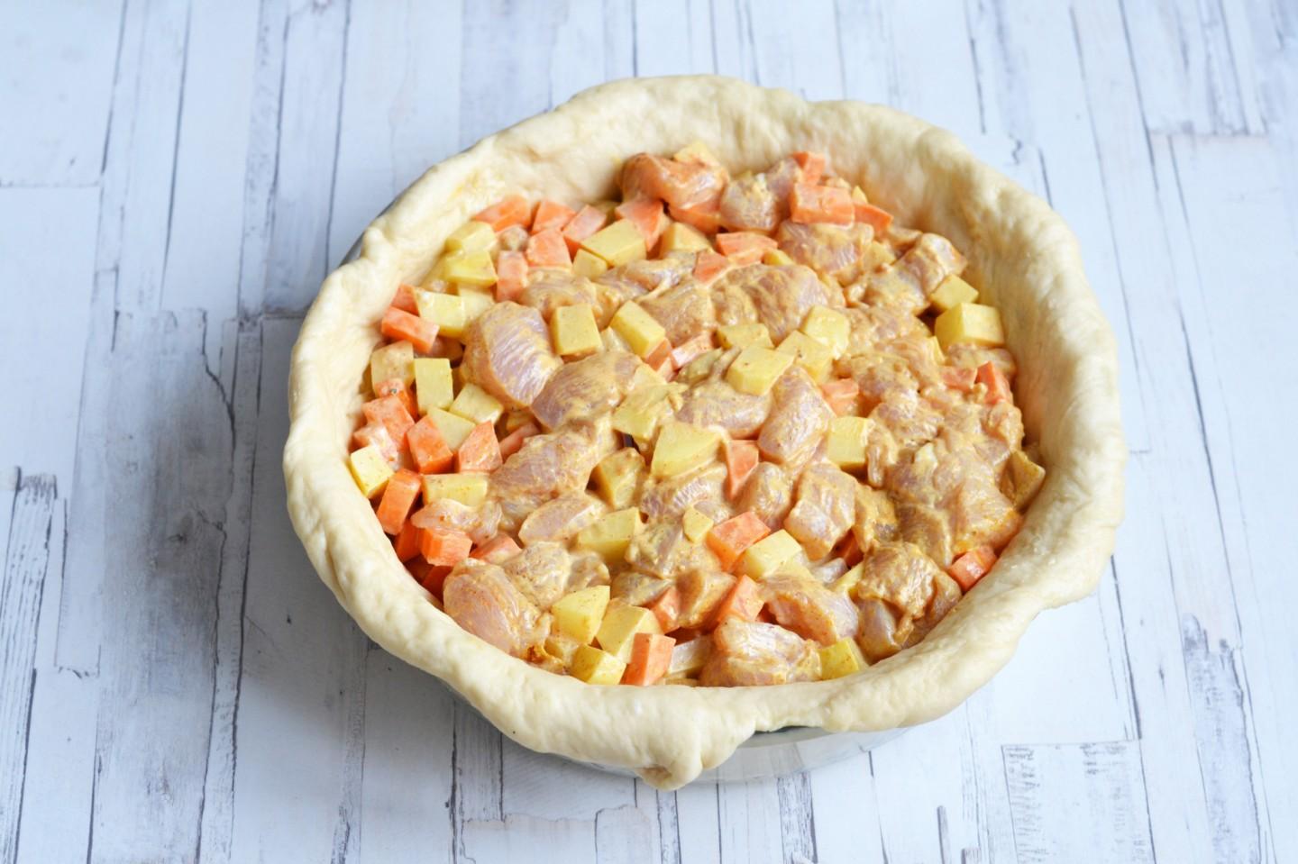 Шаг 16 приготовления Пирог с курицей и картошкой из дрожжевого теста