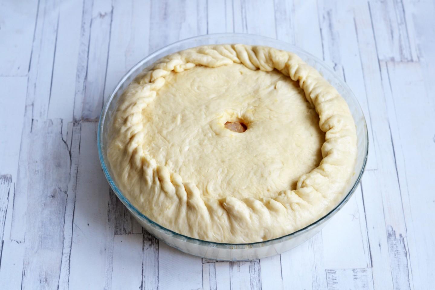Шаг 18 приготовления Пирог с курицей и картошкой из дрожжевого теста