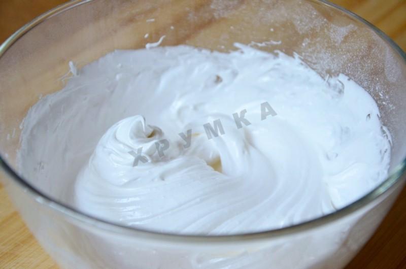 Шаг 3 приготовления Вкусное Безе пирожное Павлова с лесными ягодами
