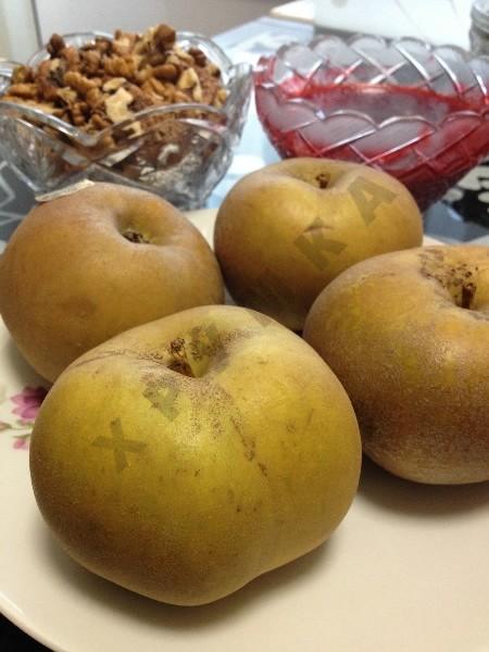 Шаг 1 приготовления Запеченные яблоки с джемом и орехами