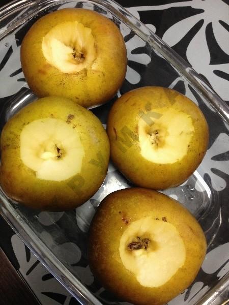 Шаг 2 приготовления Запеченные яблоки с джемом и орехами