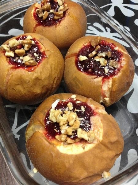Шаг 4 приготовления Запеченные яблоки с джемом и орехами