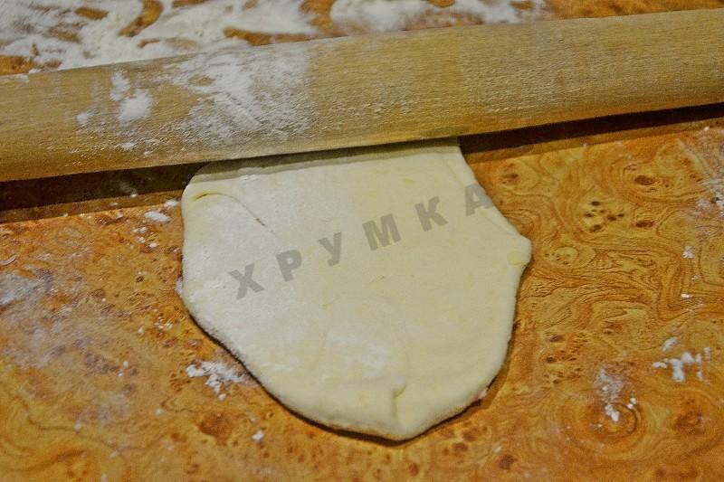 Шаг 10 приготовления Сырные лепешки с ветчиной